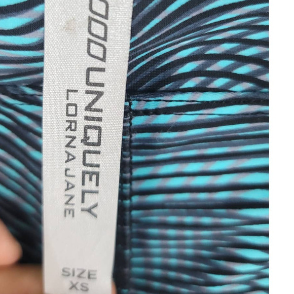 Lorna Jane Blue Black Leaf Design Atheltic Athleisure Crop Women's Leggings XS - Picture 4 of 4